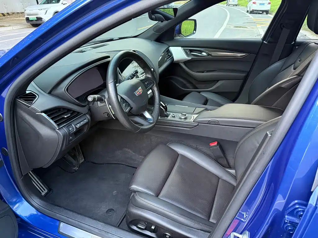 Cadillac CT5 — фото 5