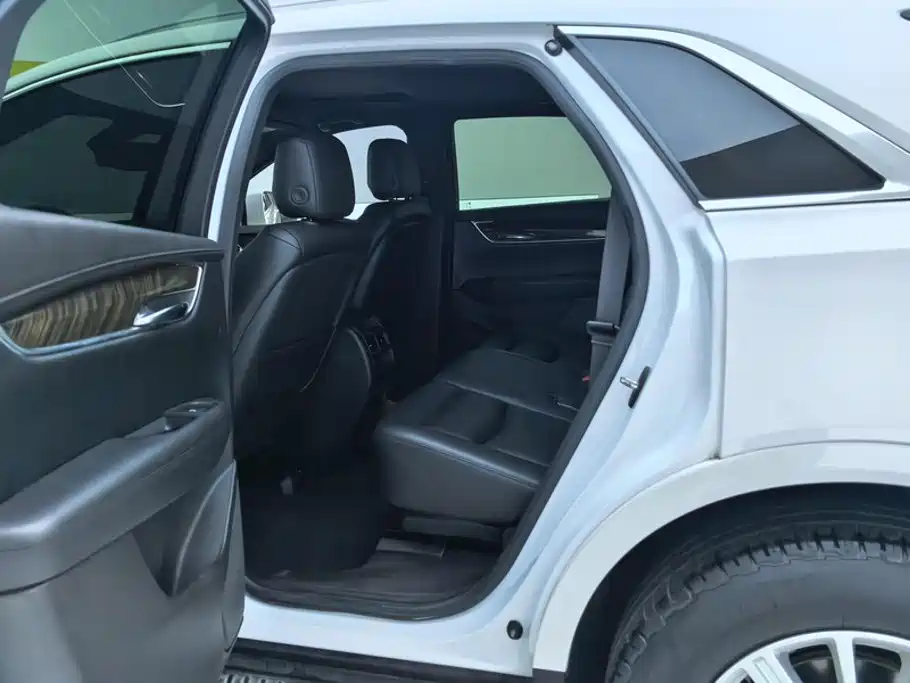 Cadillac XT5 — фото 11