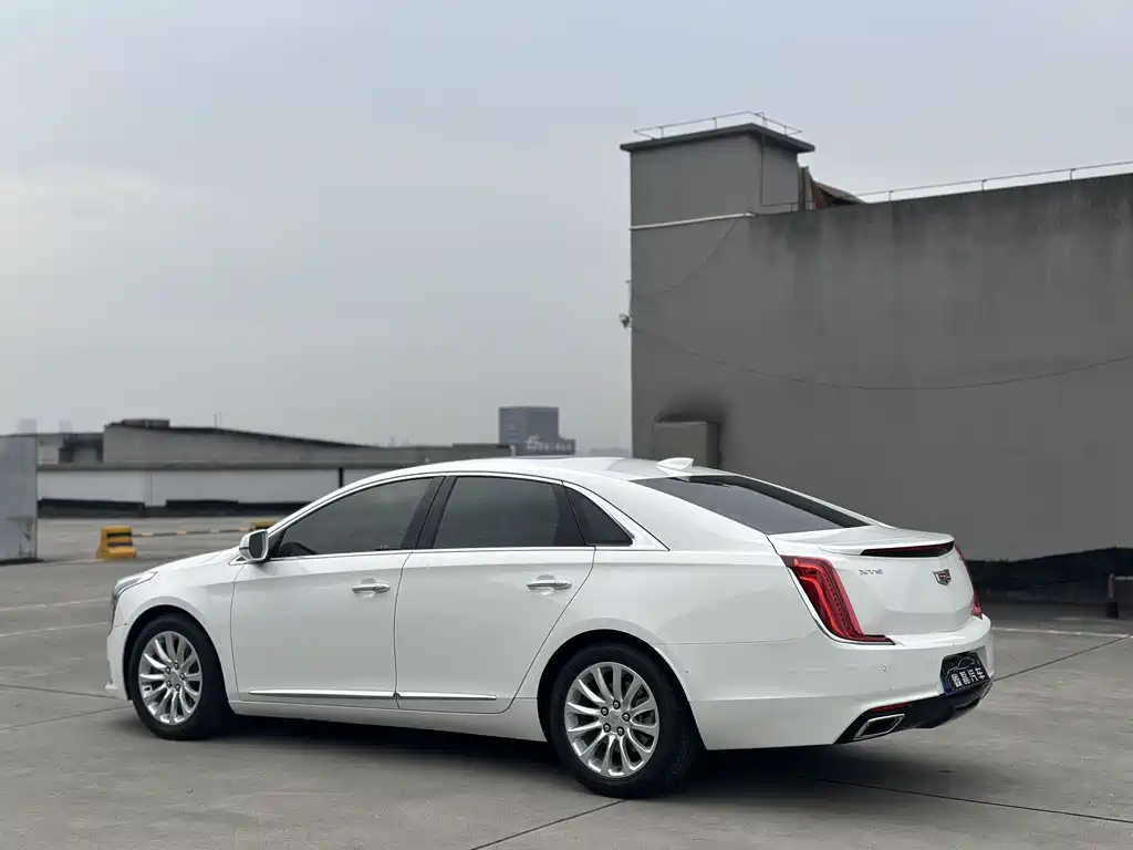 Cadillac XTS — фото 7