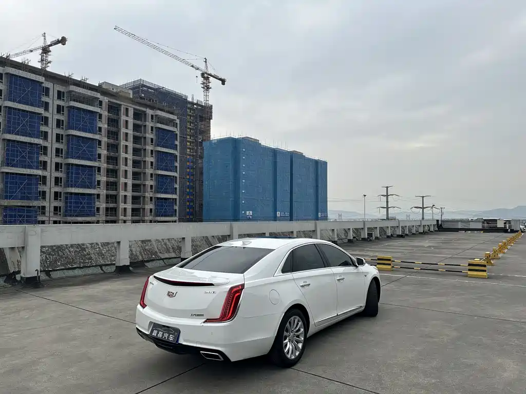 Cadillac XTS — фото 10