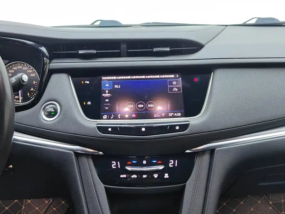 Cadillac XT5 — фото 13