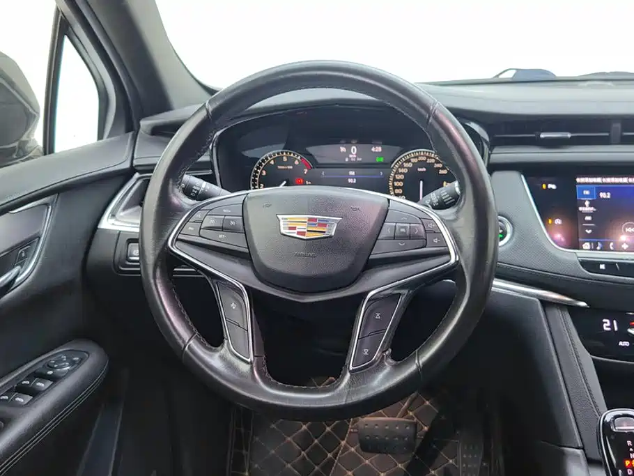 Cadillac XT5 — фото 15