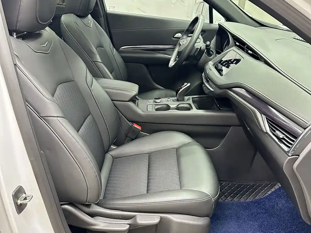 Cadillac XT4 — фото 11