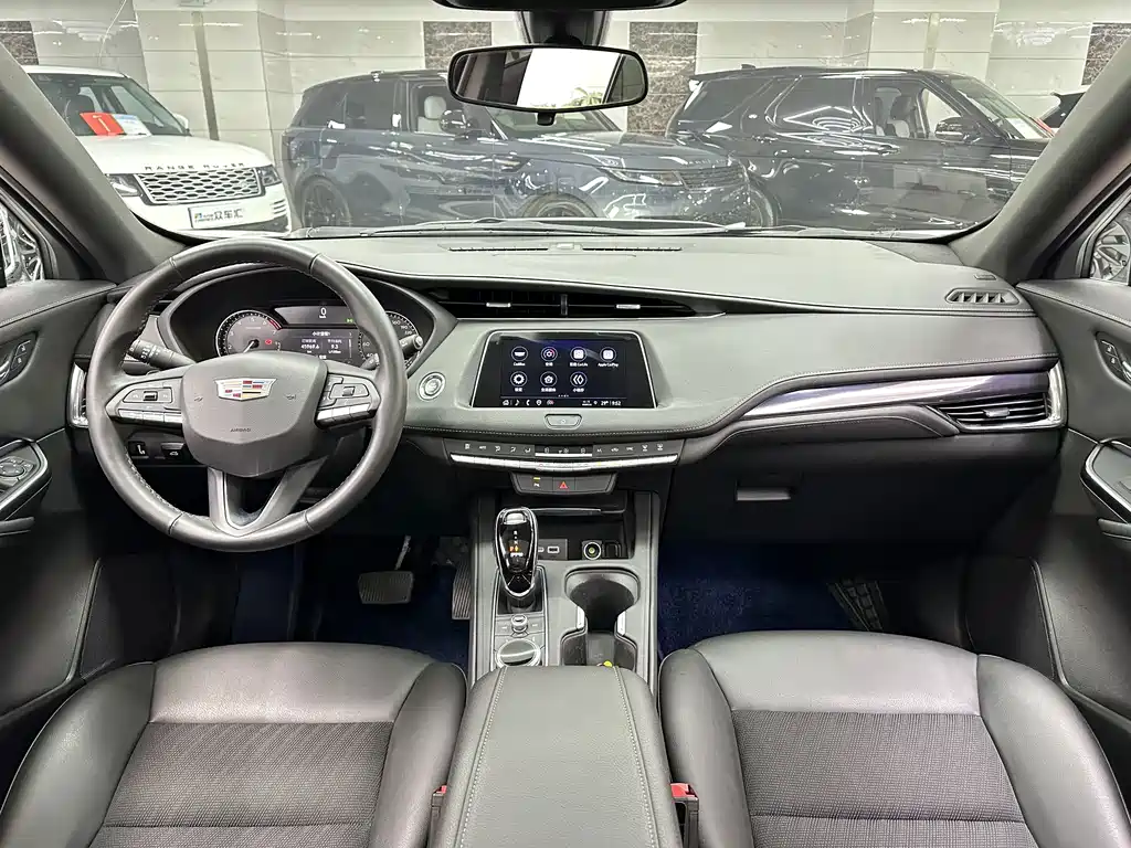 Cadillac XT4 — фото 13