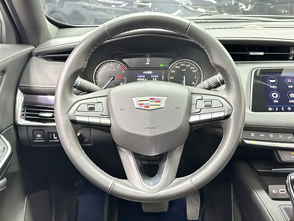 Cadillac XT4 — фото 18