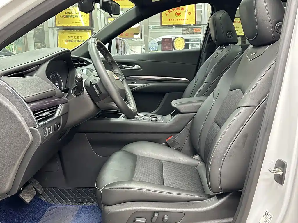 Cadillac XT4 — фото 8