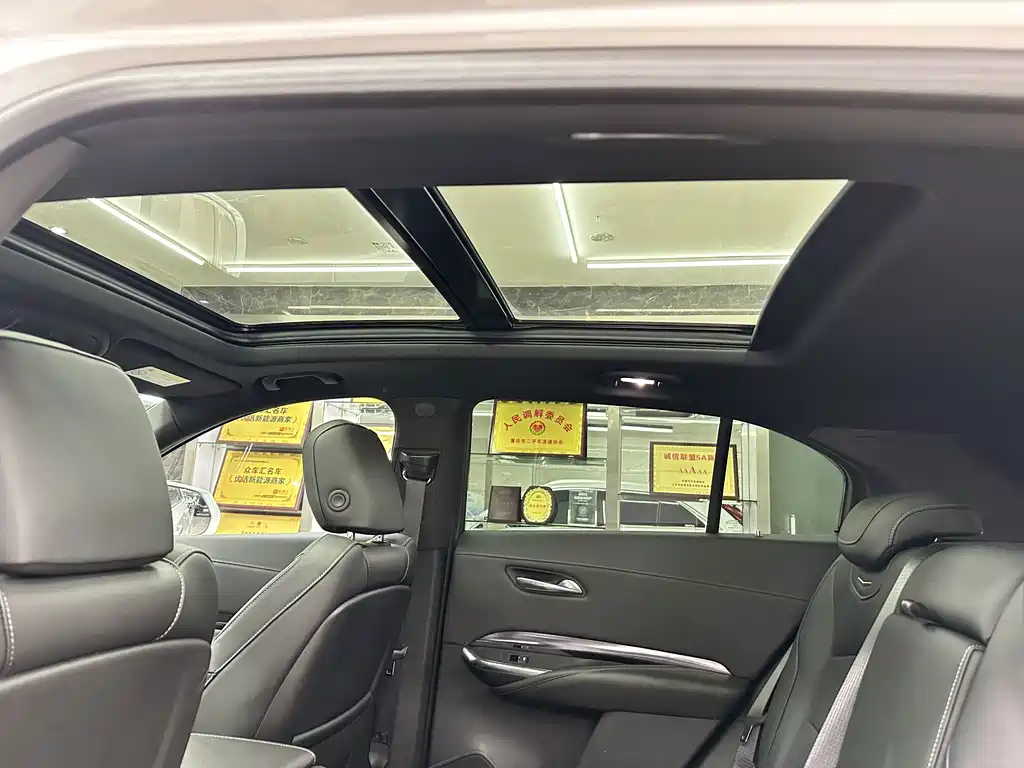 Cadillac XT4 — фото 10
