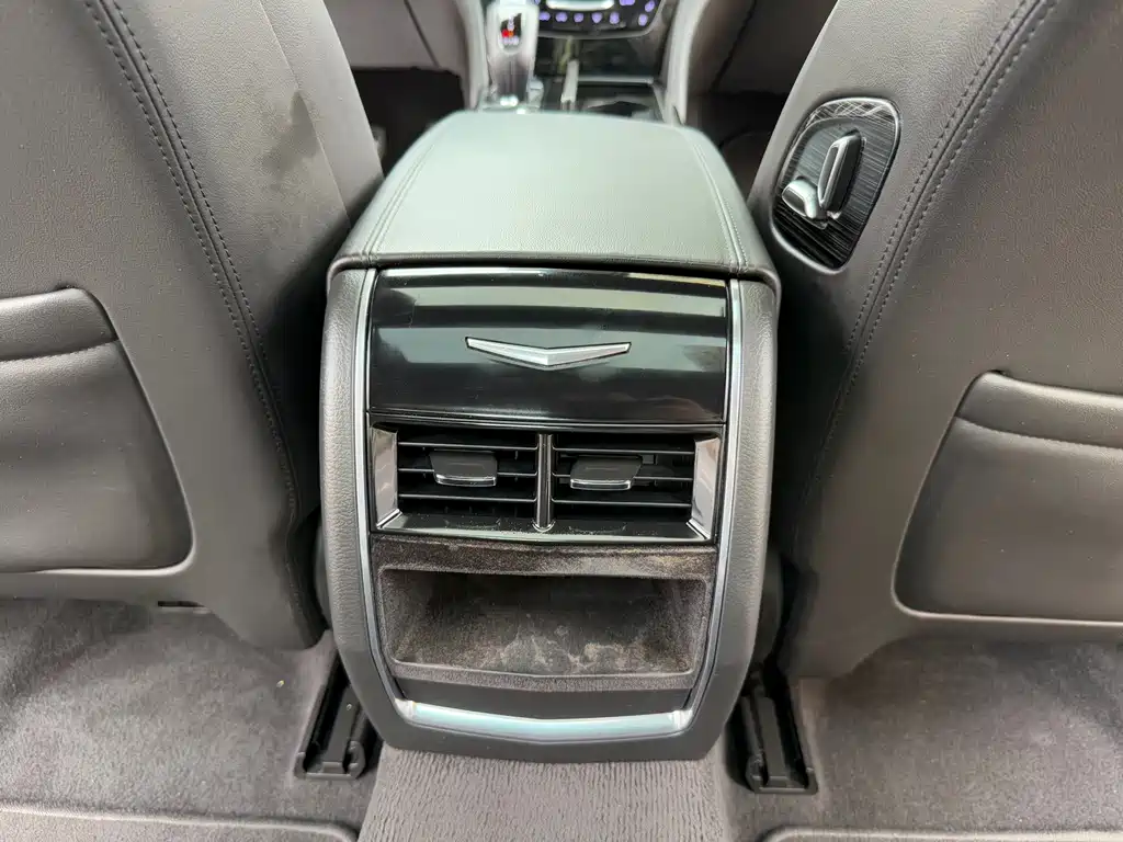 Cadillac CT6 — фото 17