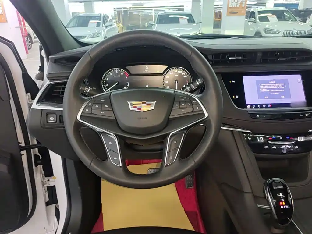 Cadillac XT5 — фото 11