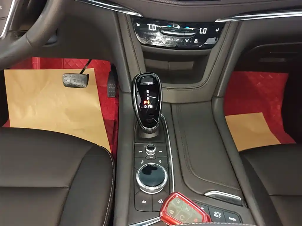 Cadillac XT5 — фото 14