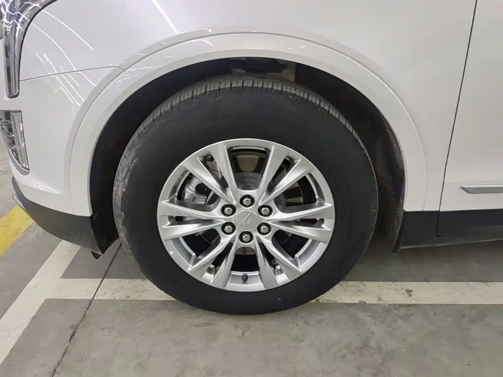Cadillac XT5 — фото 23