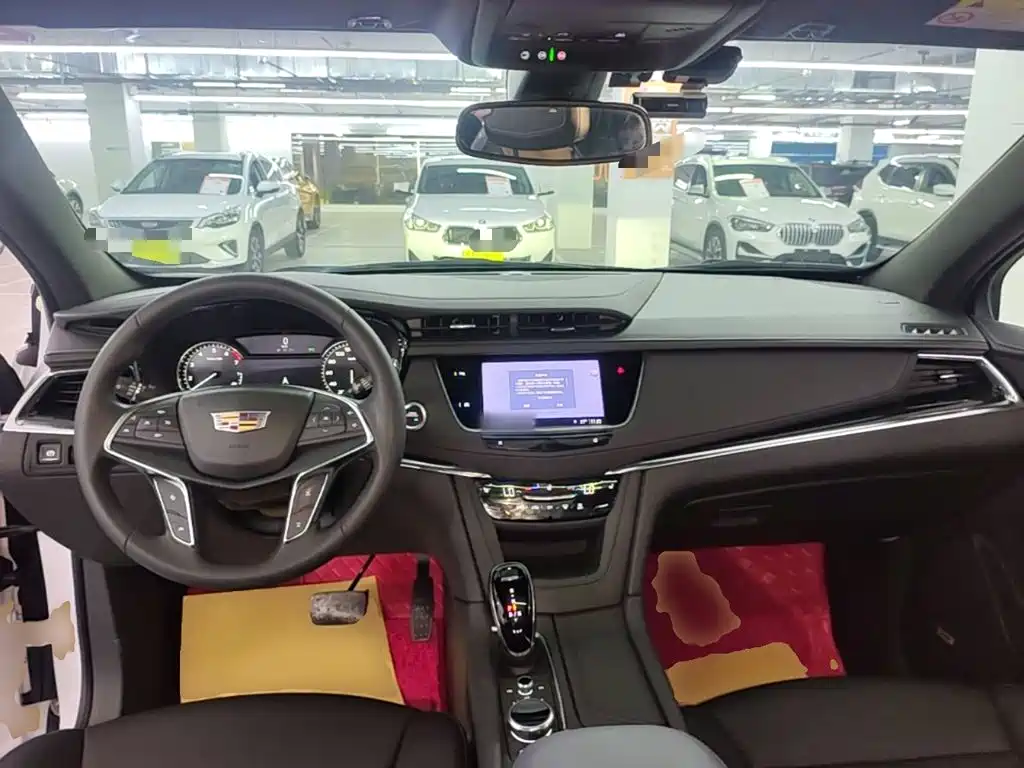 Cadillac XT5 — фото 10