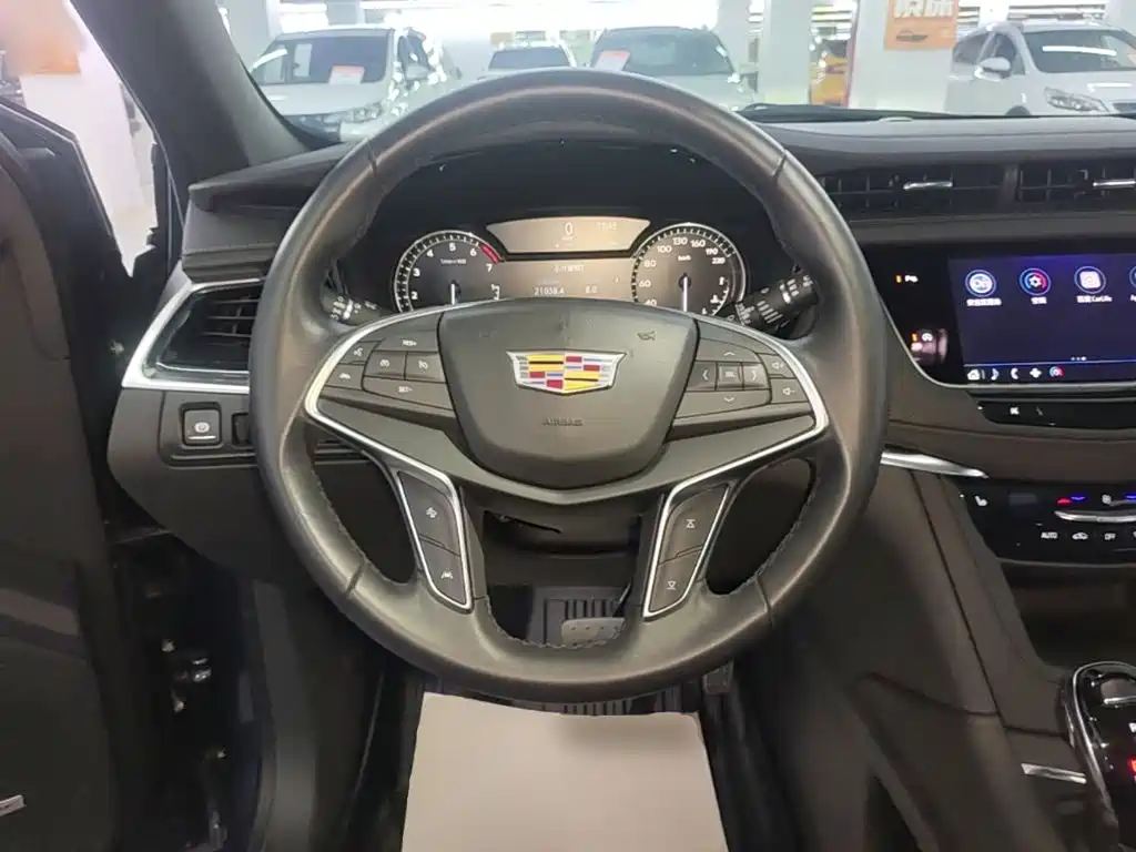 Cadillac XT5 — фото 11