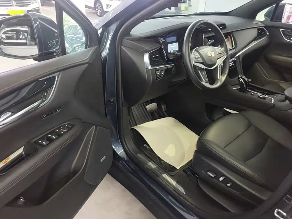 Cadillac XT5 — фото 16