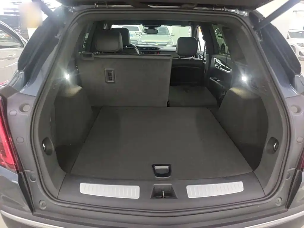 Cadillac XT5 — фото 19