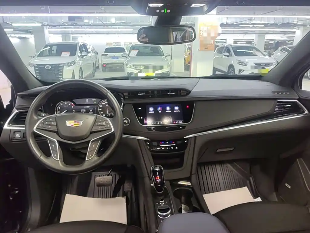Cadillac XT5 — фото 10
