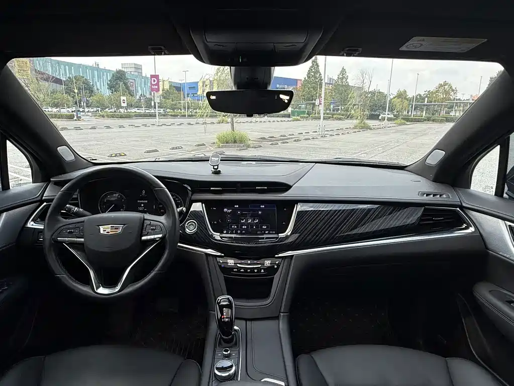 Cadillac XT6 — фото 10