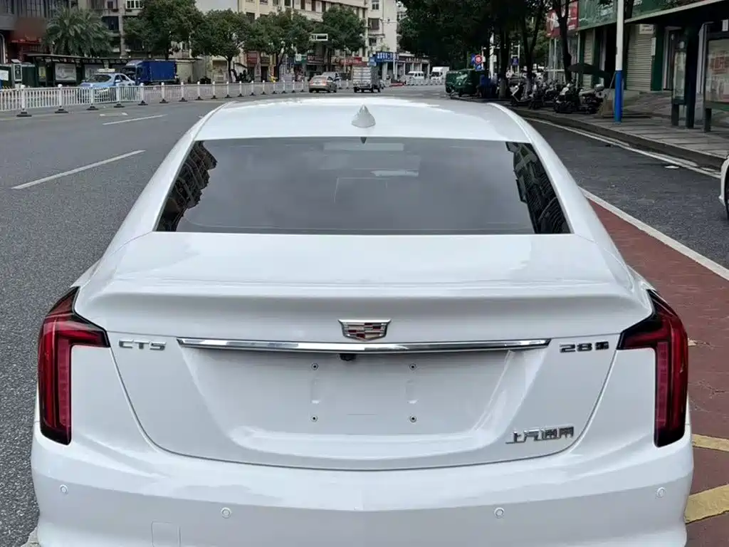Cadillac CT5 — фото 10