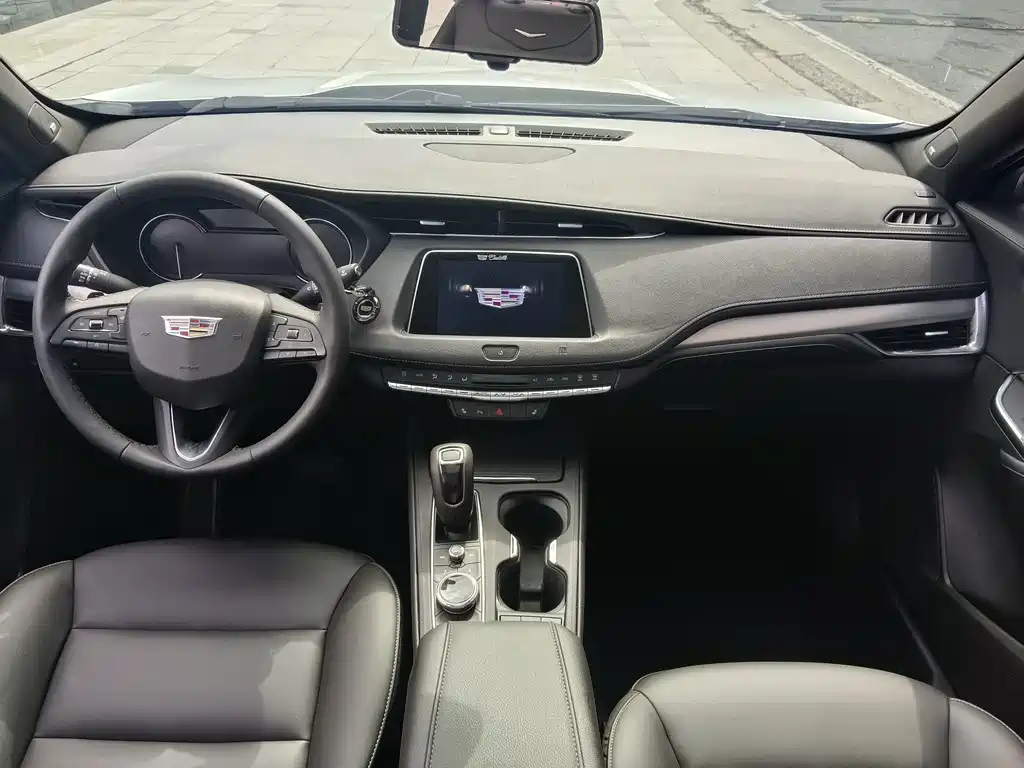 Cadillac XT4 — фото 11