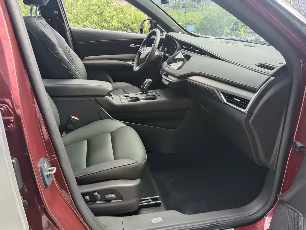 Cadillac XT4 — фото 13