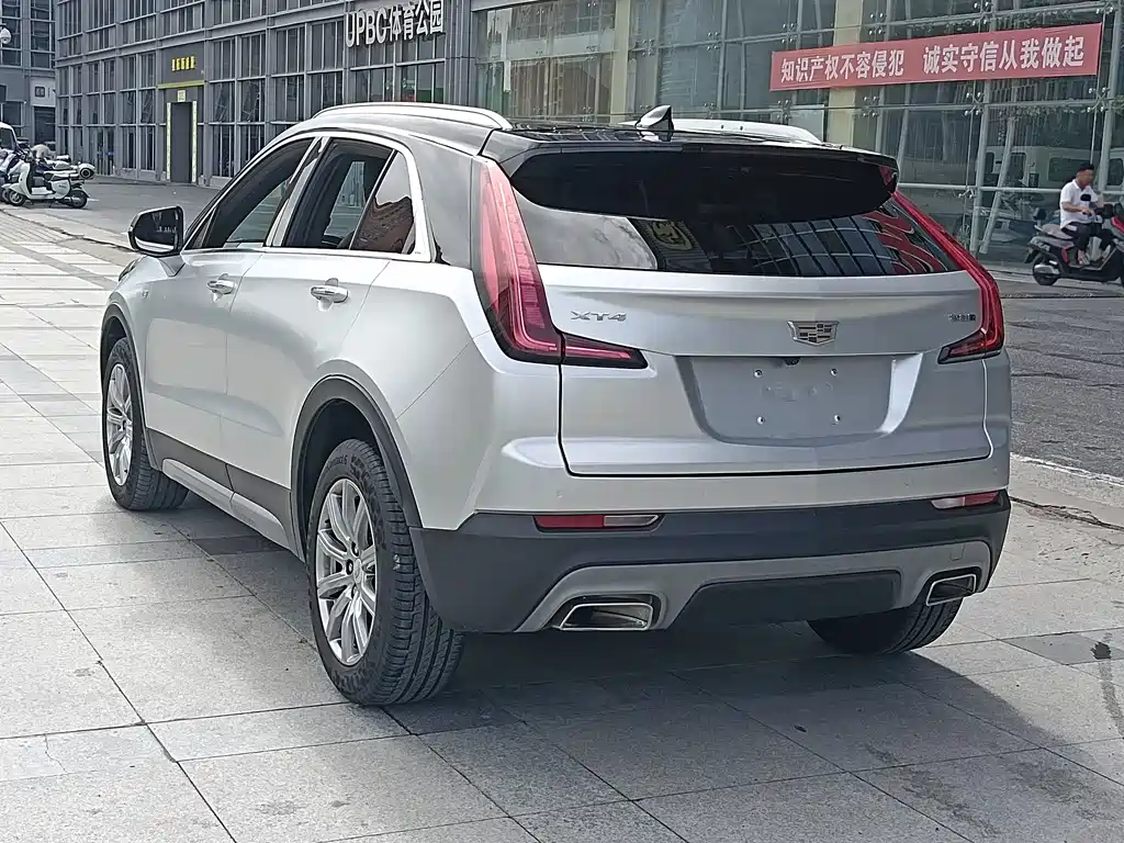 Cadillac XT4 — фото 6