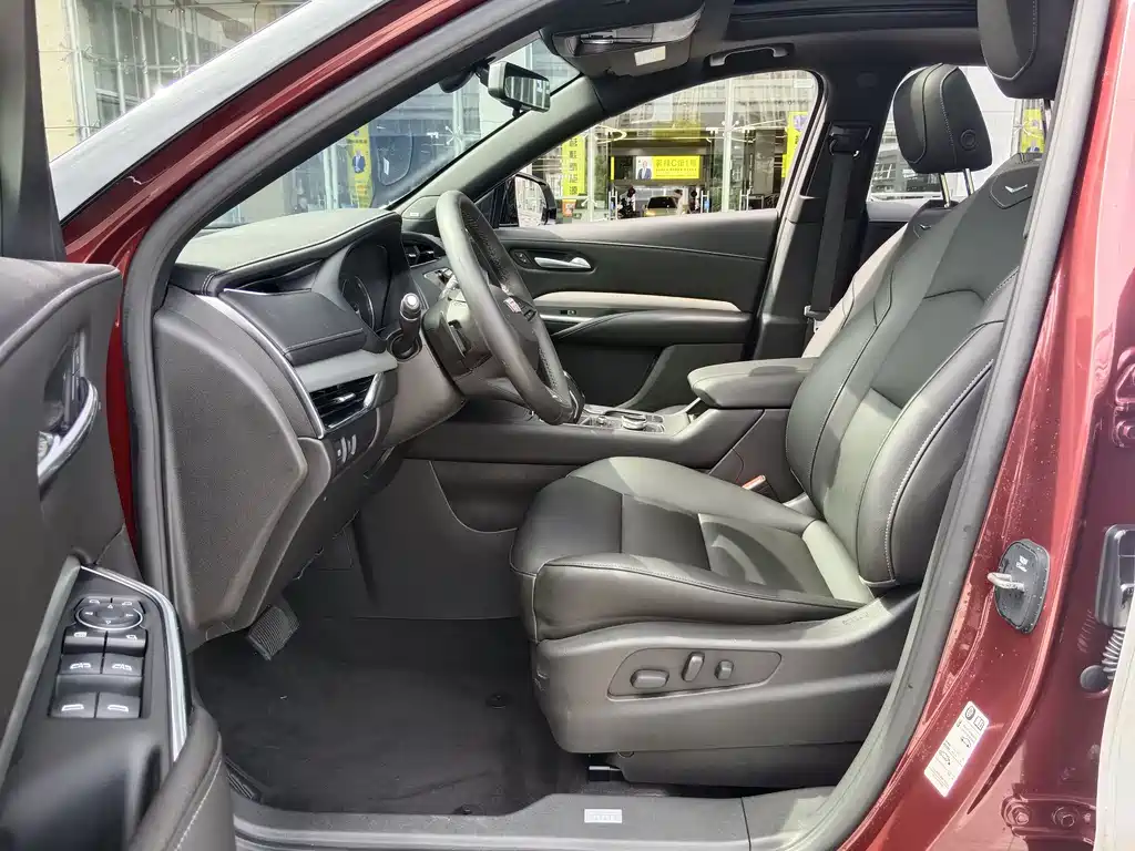 Cadillac XT4 — фото 9