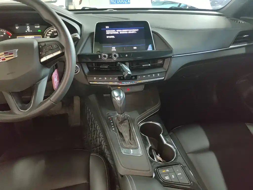 Cadillac CT4 — фото 13
