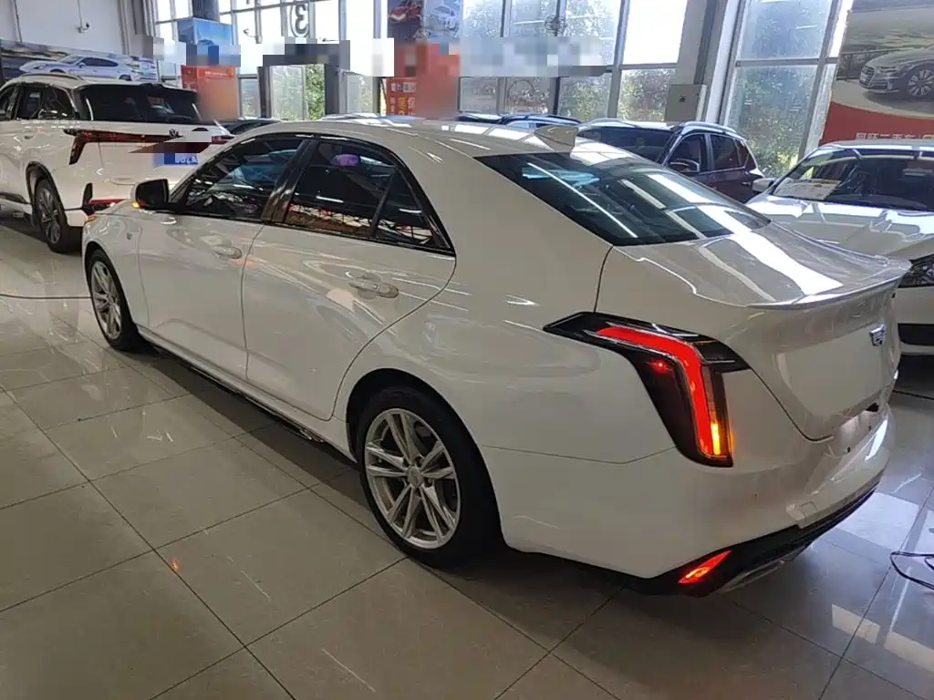 Cadillac CT4 — фото 5
