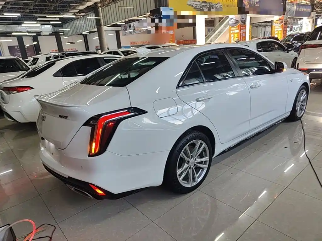 Cadillac CT4 — фото 7