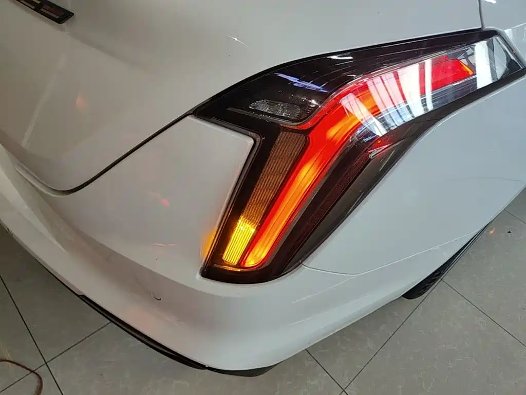 Cadillac CT4 — фото 8