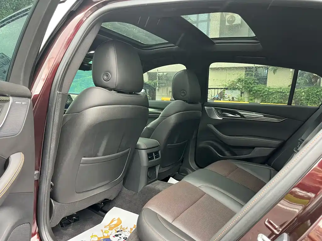 Cadillac CT5 — фото 9
