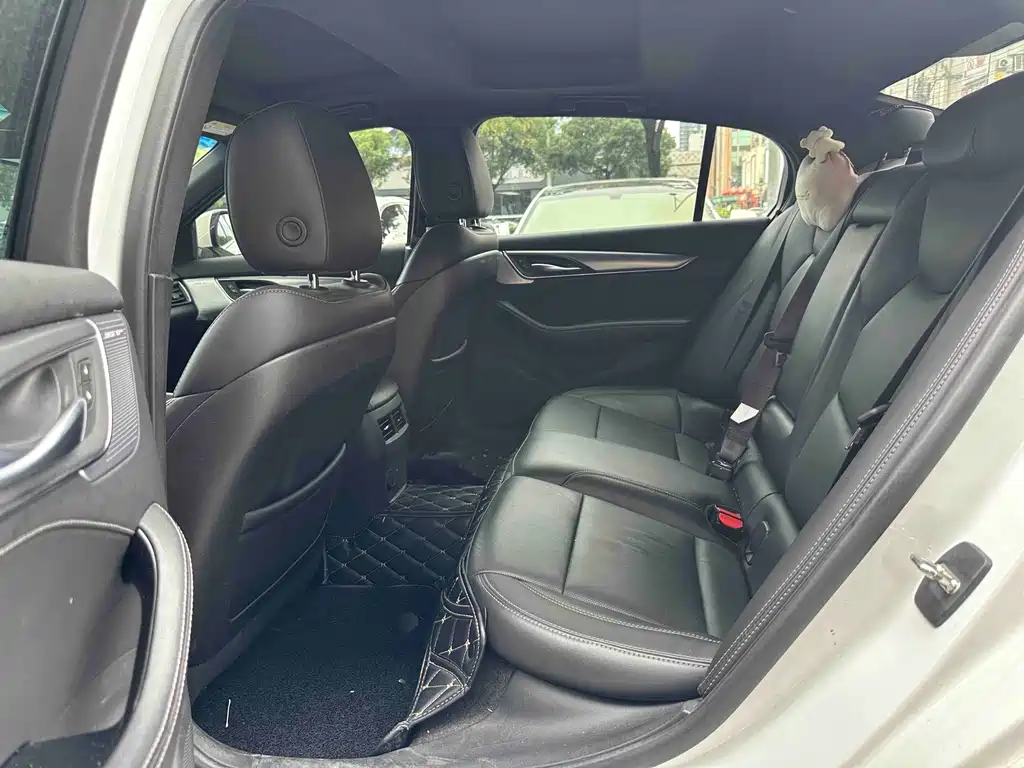 Cadillac CT5 — фото 8