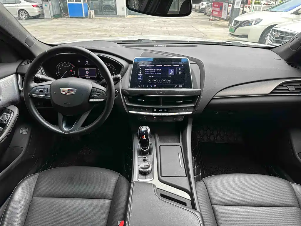Cadillac CT5 — фото 10