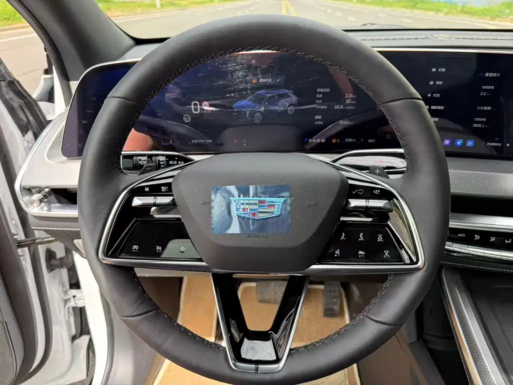 Cadillac XT5 — фото 8
