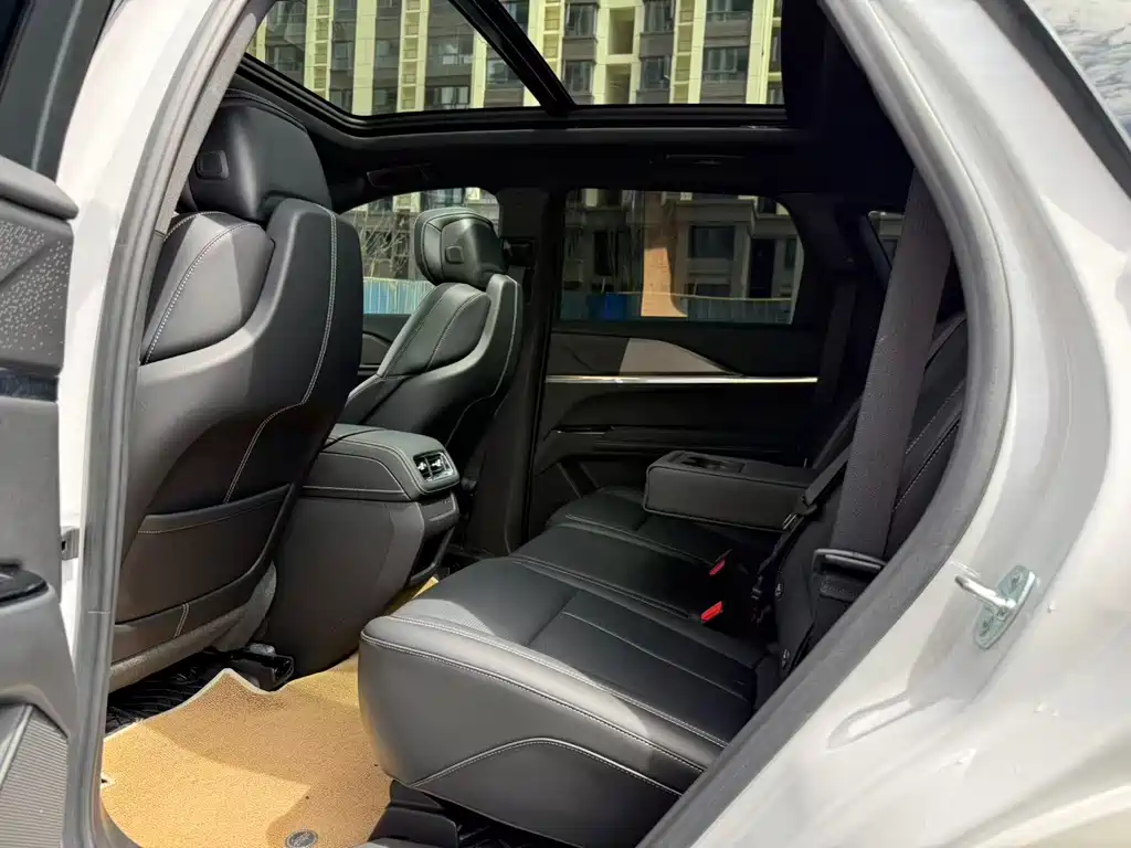 Cadillac XT5 — фото 9