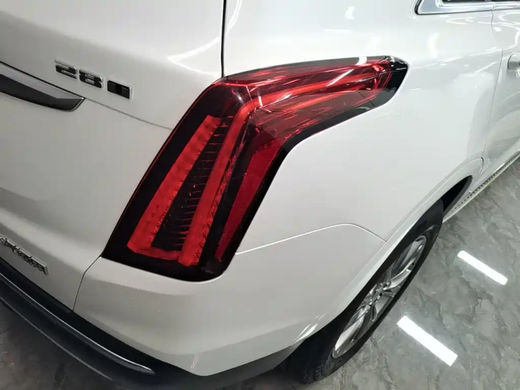 Cadillac XT5 — фото 8