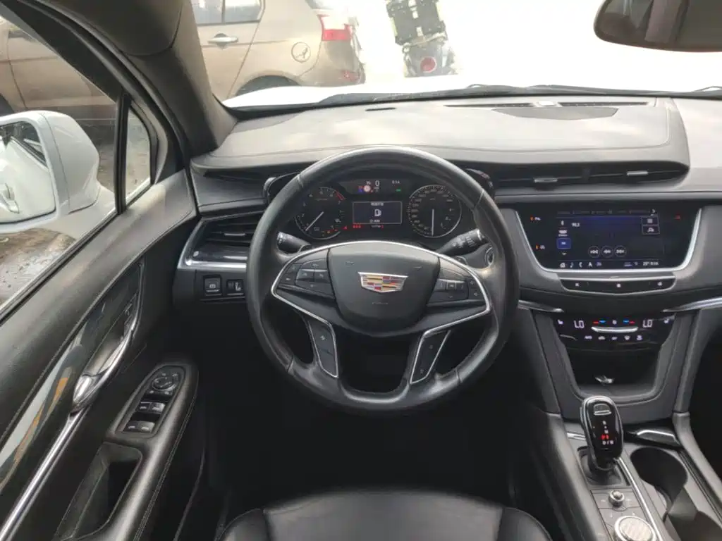 Cadillac XT5 — фото 11