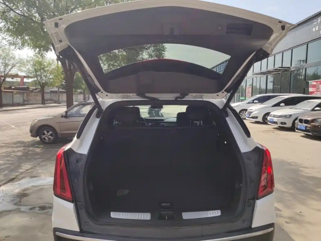 Cadillac XT5 — фото 19