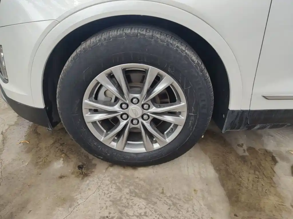 Cadillac XT5 — фото 23