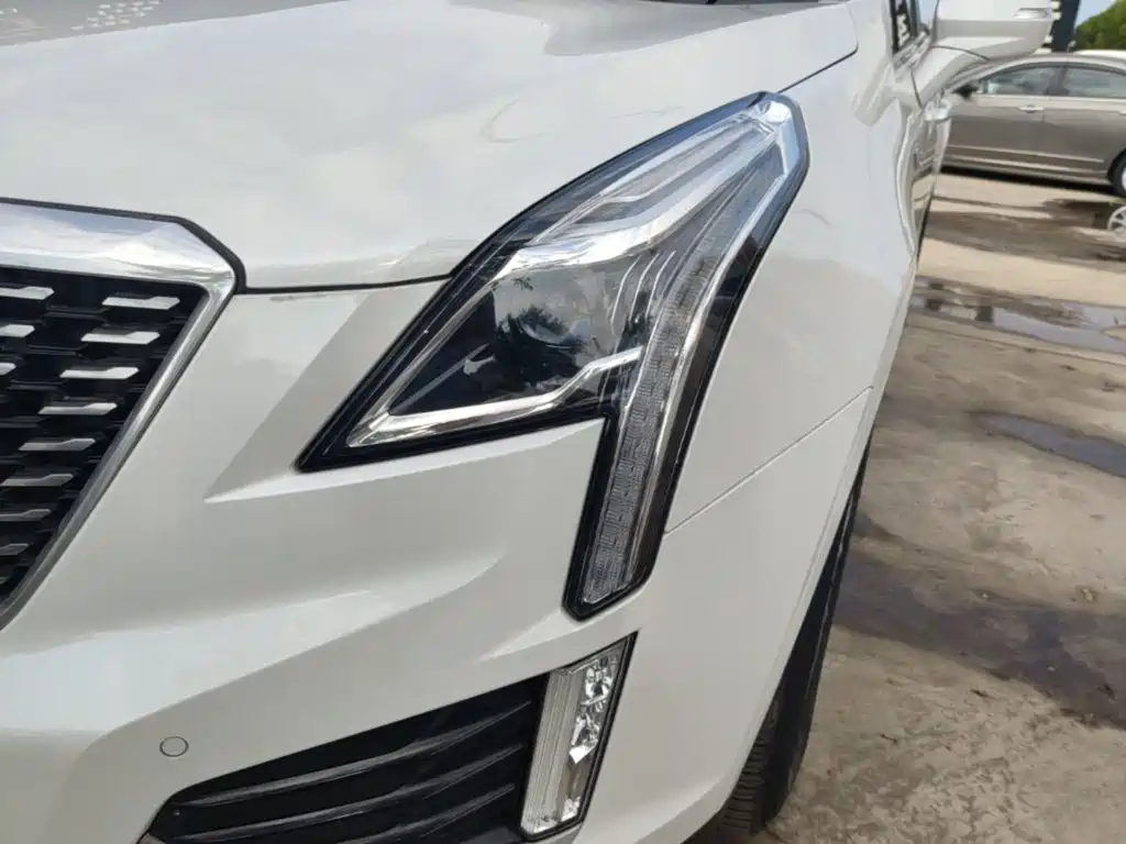 Cadillac XT5 — фото 24