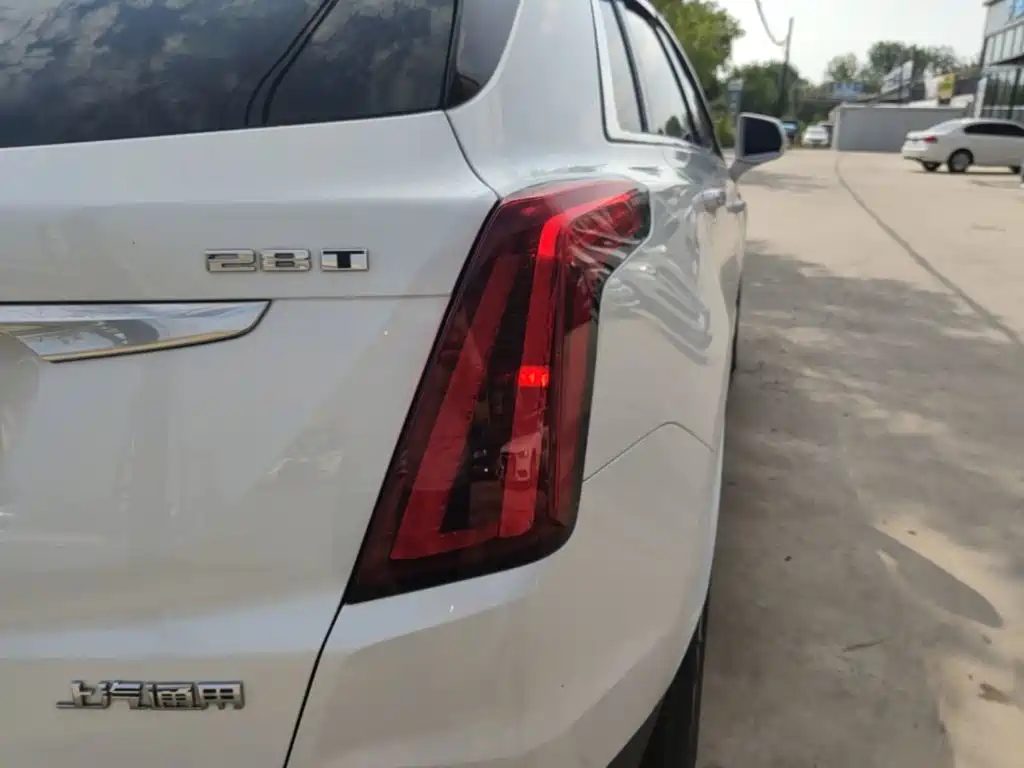 Cadillac XT5 — фото 8