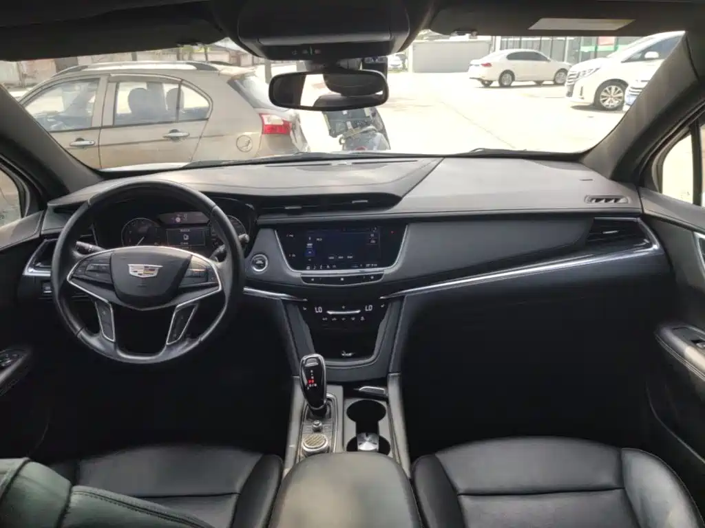 Cadillac XT5 — фото 10