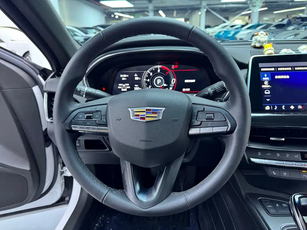 Cadillac CT5 — фото 7