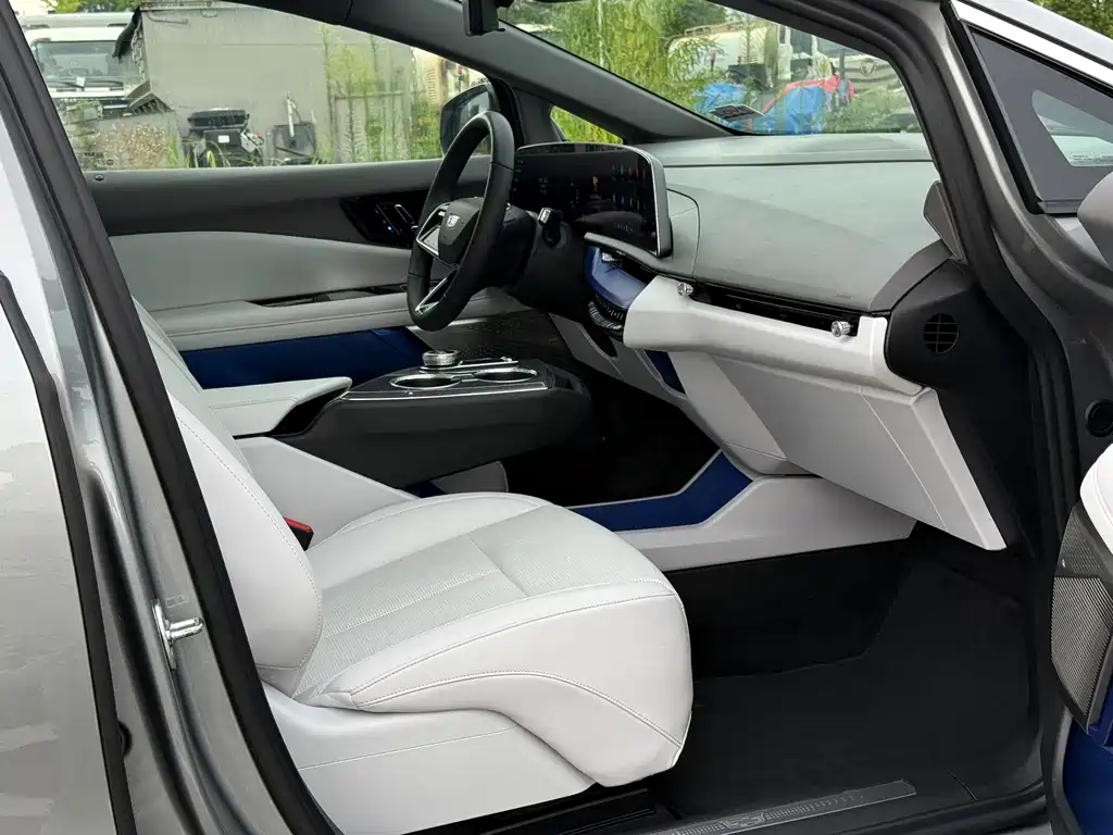 Cadillac IQ — фото 10
