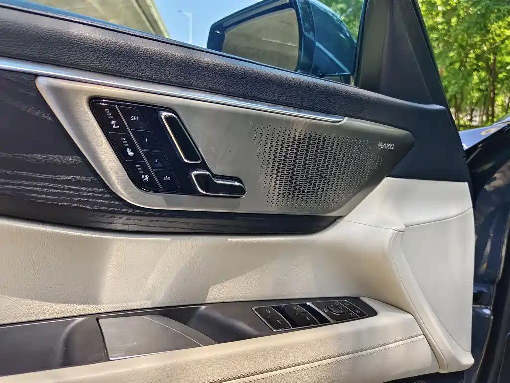 Cadillac CT6 — фото 9