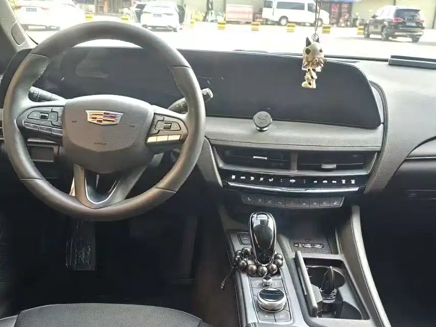 Cadillac CT5 — фото 5