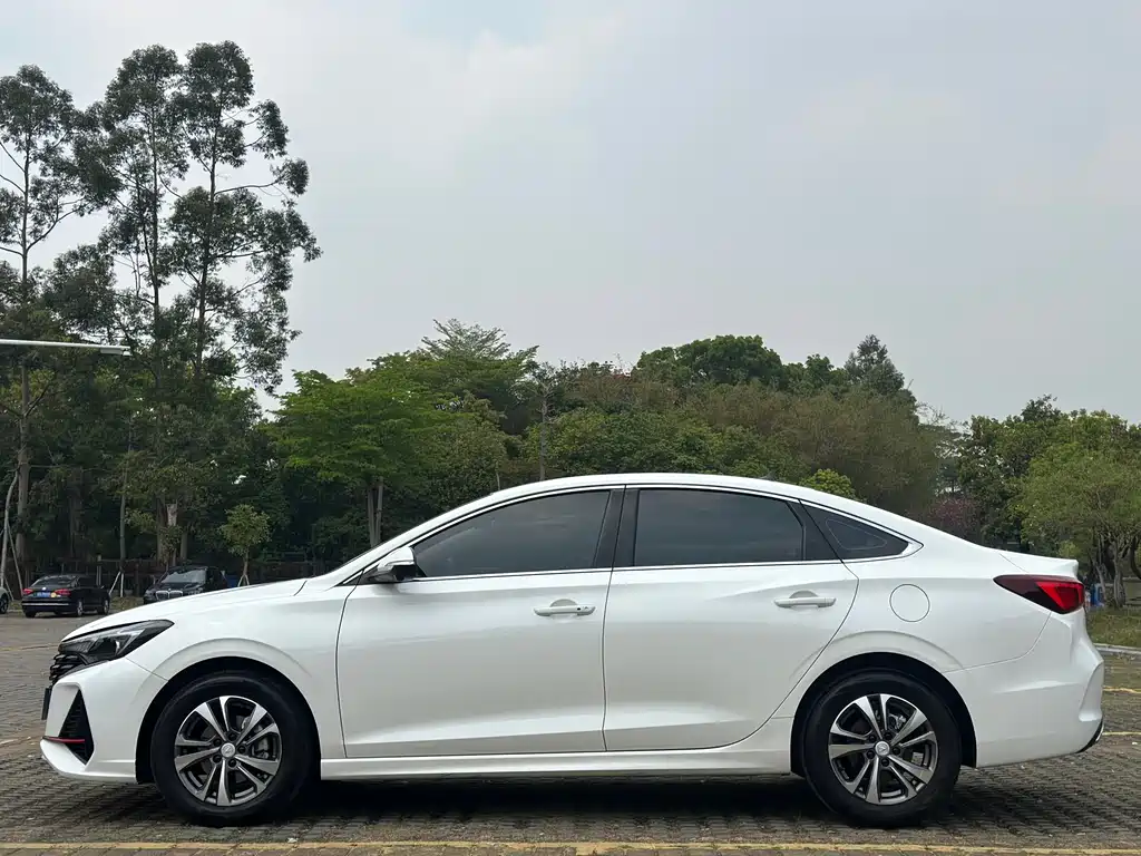 Changan Eado — фото 10