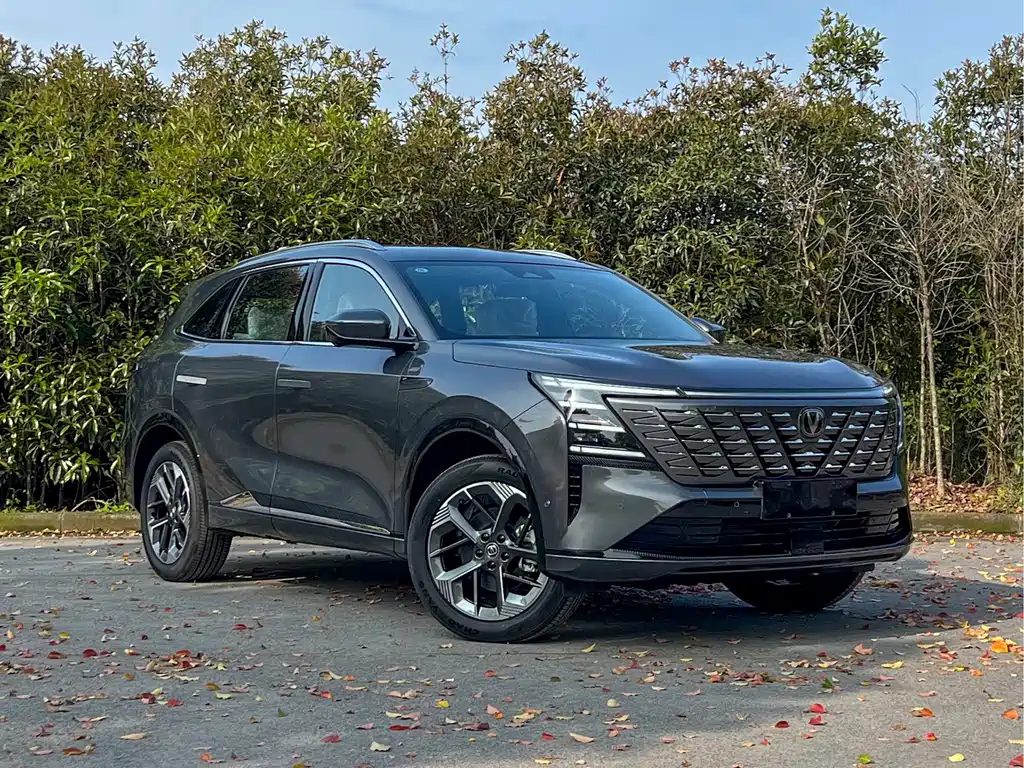 Changan CS75 PLUS — фото 3