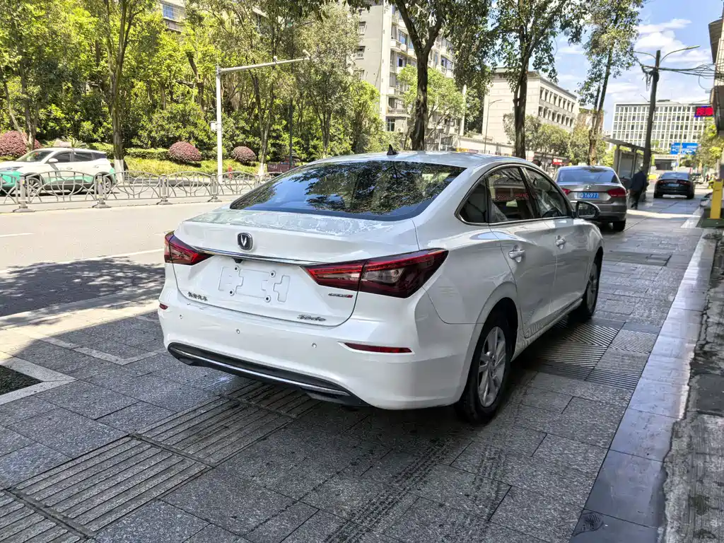 Changan Eado — фото 8