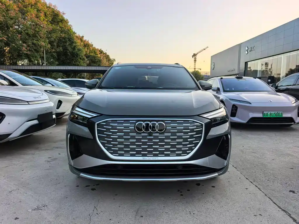 Audi Q4 e-tron — фото 2